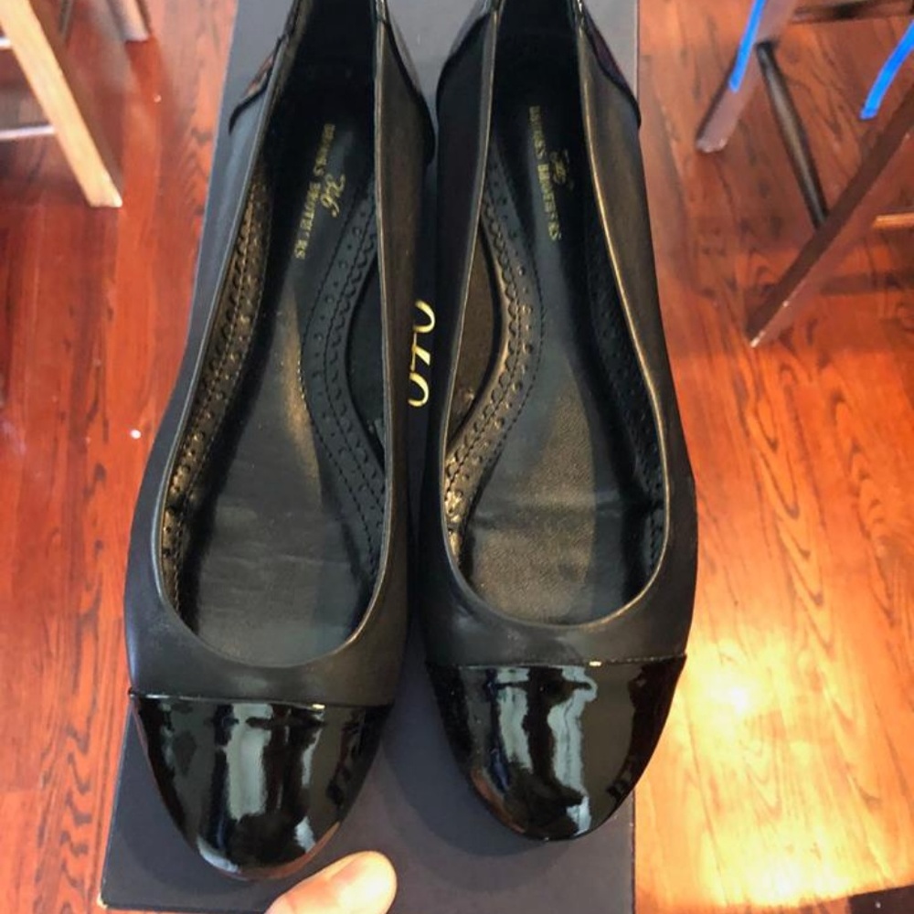 Brooks Brothers FLATS NEW 5.5